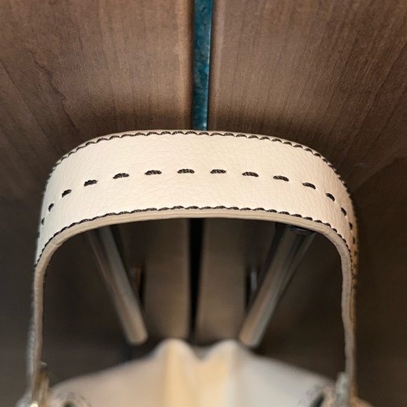 Tommy Hilfiger Slouchy White Shoulder Bag - Picture 7 of 11